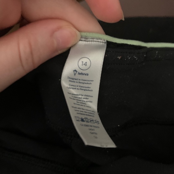 Black Ivivva Crops tights - Picture 2 of 2